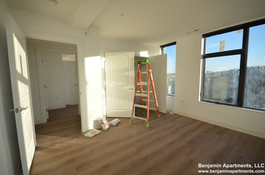 Building Photo - 89 Brighton Ave