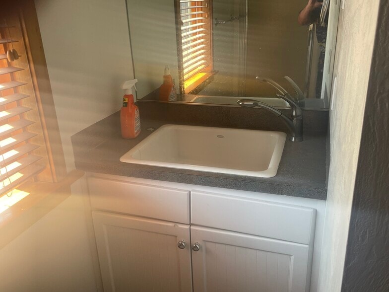 Building Photo - 16075 Fox Ridge Cir