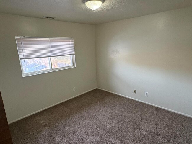 Building Photo - 464 N 500 W