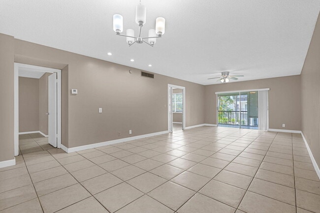 Building Photo - 3360 Spanish Moss Terrace
