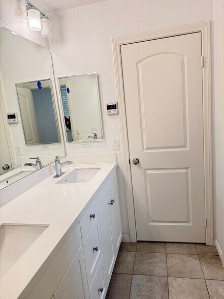 Building Photo - 10578 Wells Dr