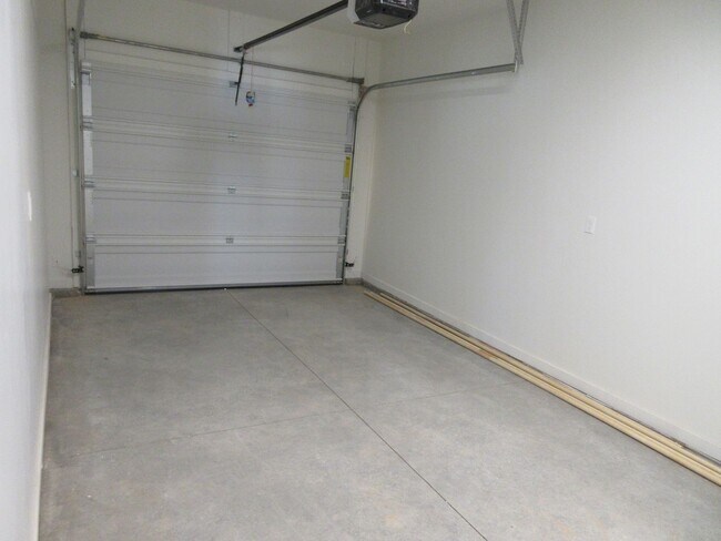 Building Photo - Newer Construction Single Level Twin Home ...