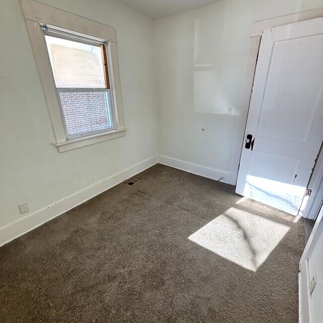 Building Photo - 329 Fenton St