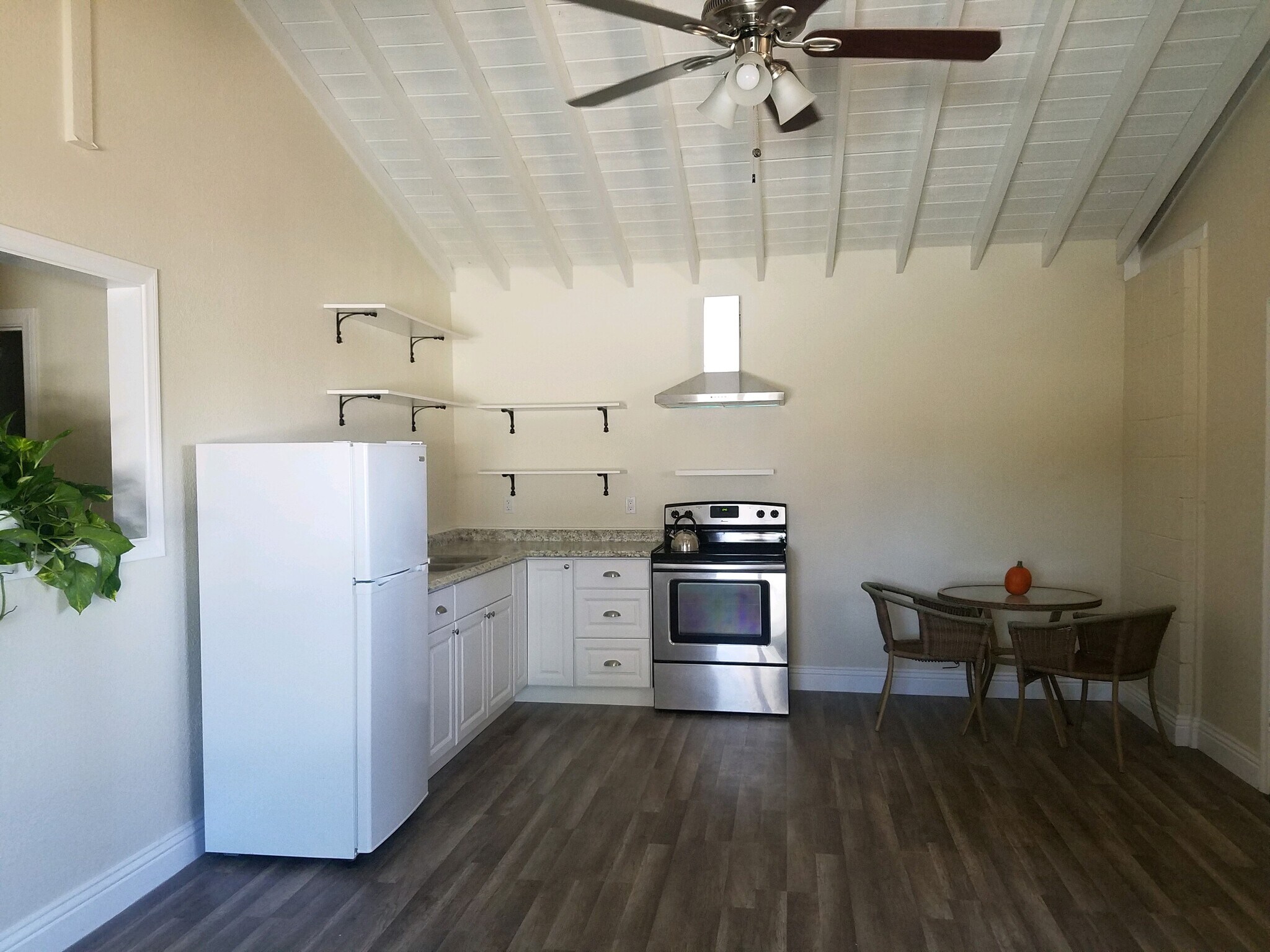 Building Photo - 5819 Redondo Dr
