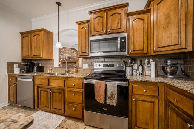 Building Photo - 3960 W Mountain View Dr