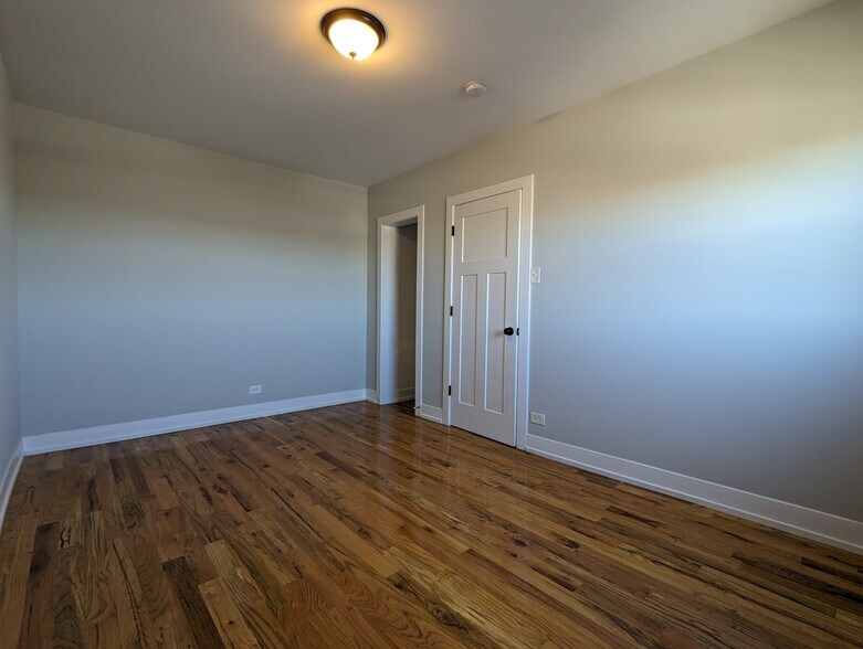 Building Photo - 556 W Arlington Pl