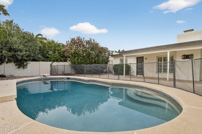 Building Photo - 6843 E Redfield Rd