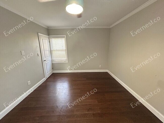 Building Photo - 243 Maple St
