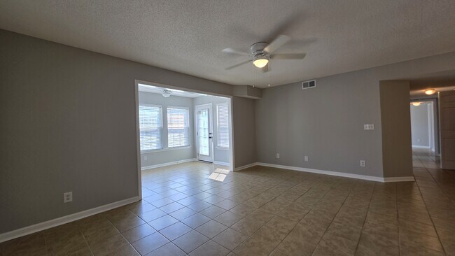 Building Photo - 8642 South Bridge Dr