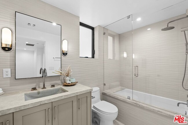 Building Photo - 913-913 1/2 N Beverly Glen Blvd