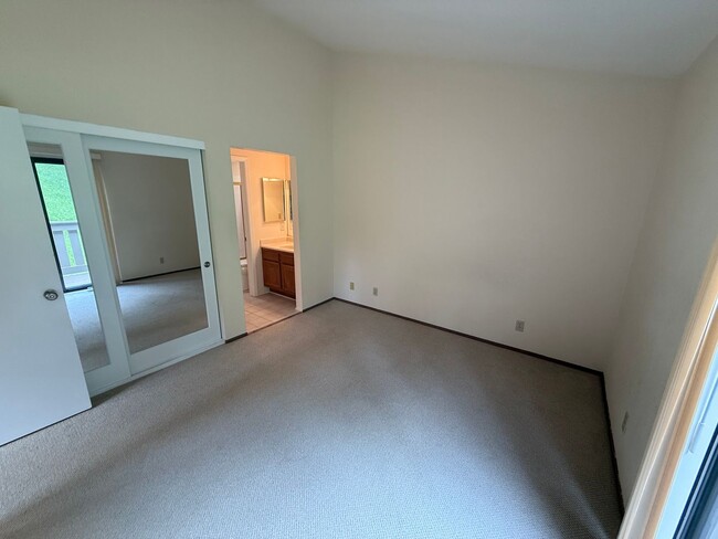Building Photo - LARGE TWO BEDROOM TWO AND HALF BATH, QUAIL...