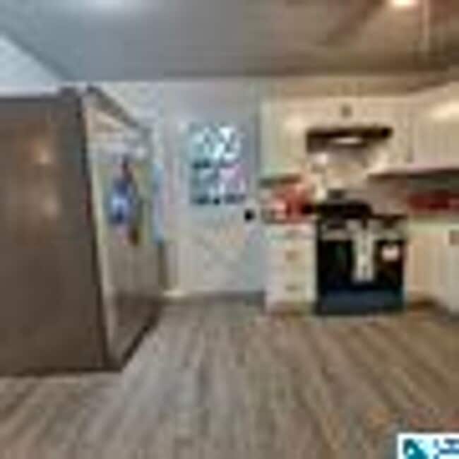 Building Photo - Charming 4 Bedroom, 1 Bathroom house