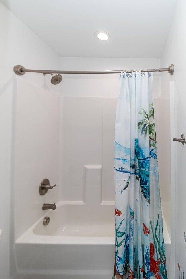 Building Photo - SPACIOUS Newer Construction Home in Pikevi...
