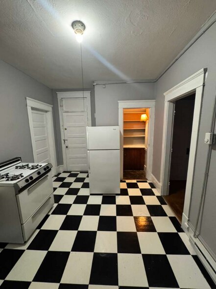 Building Photo - 11 Conway St