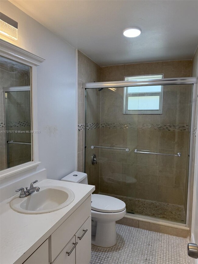 Building Photo - 9400 SW 77th Ave