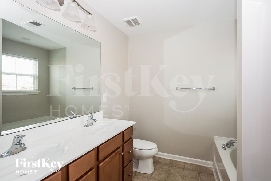 Building Photo - 2030 Hamil Ridge Dr