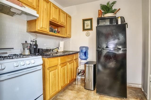 Building Photo - 330 Halladay St