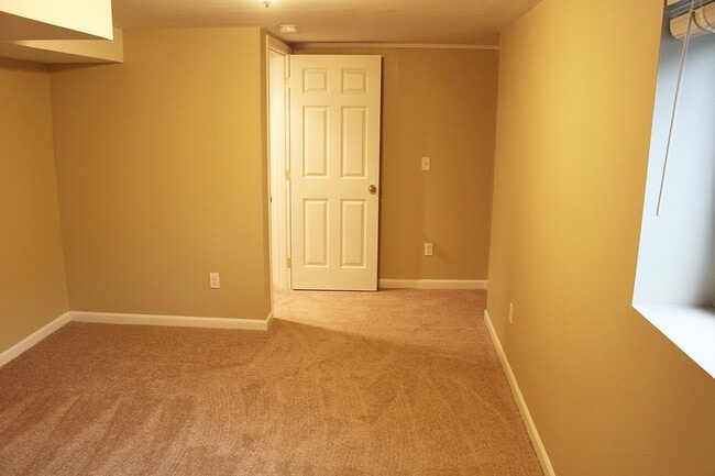 Building Photo - RENOVATED BALLARD 3 BED, 2 BATH DUPLEX UNIT FOR RENT CLOSE TO ALL