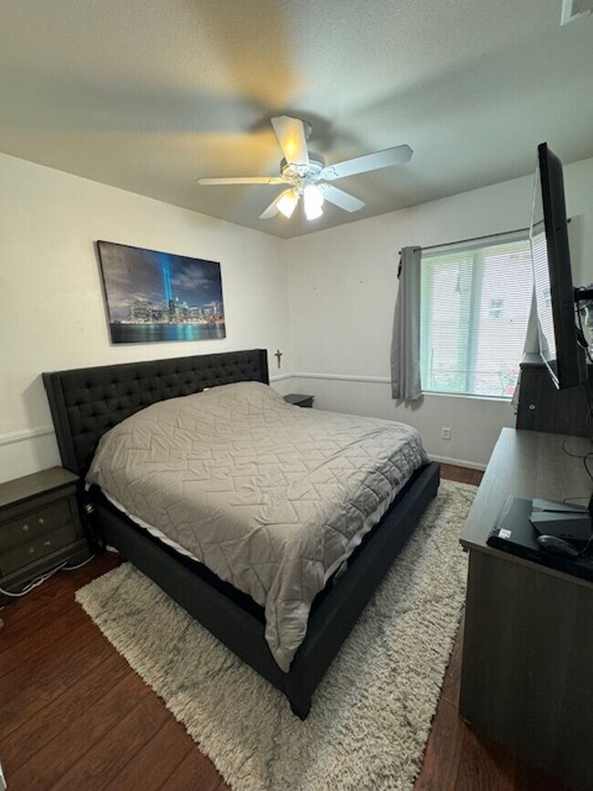 Building Photo - Beautiful Single Story Home - Professional Landscaper included