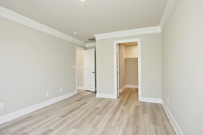 Building Photo - Limited-Time Offer: $0 Application Fees! Pet-Friendly Crozet Townhome