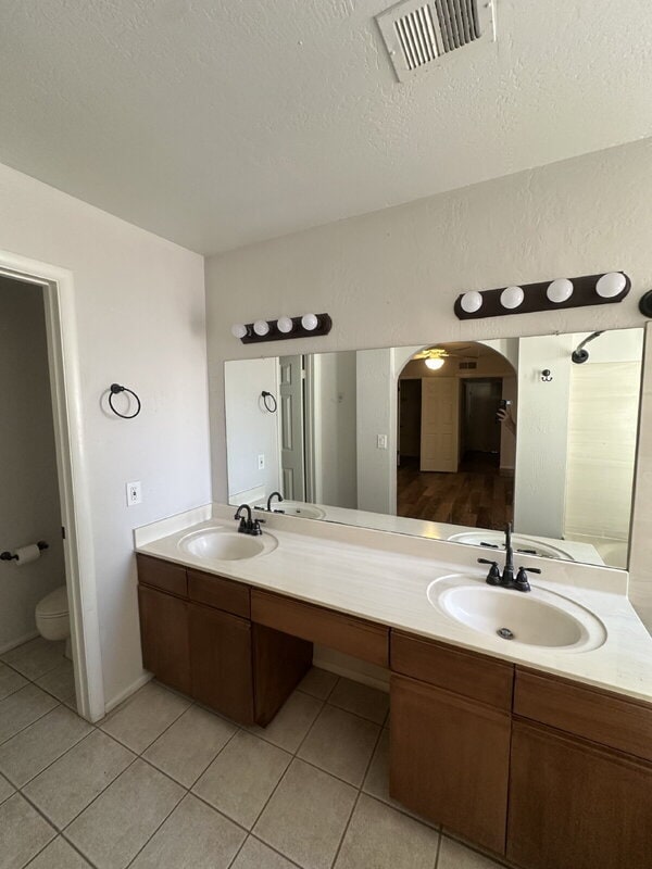 Building Photo - 7807 S Kachina Dr