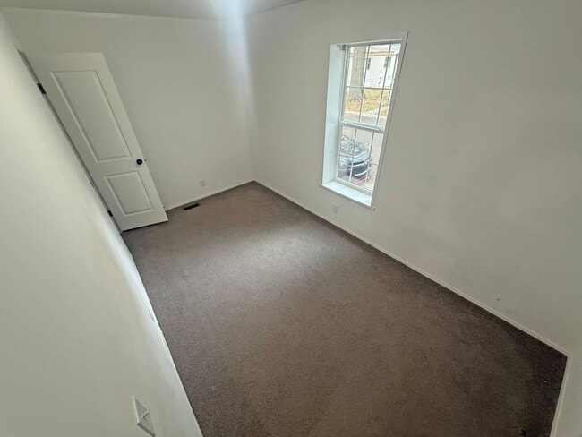 Building Photo - 2501 N Apperson Way