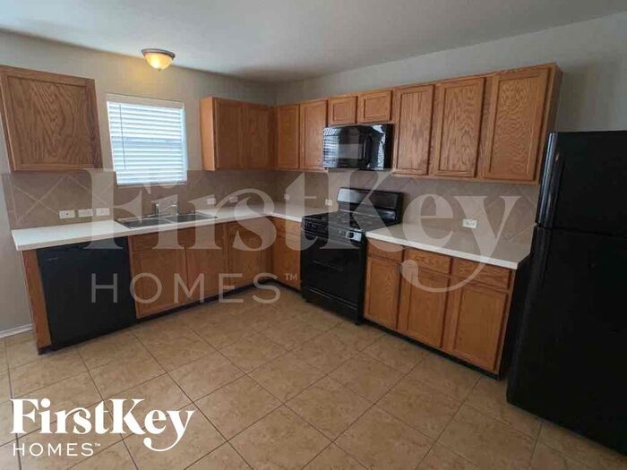 Building Photo - 2026 Cold River Dr