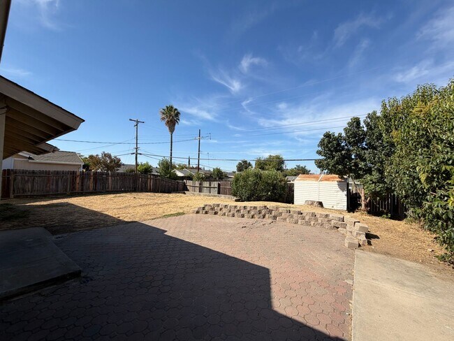 Building Photo - 7109 Thomas Dr