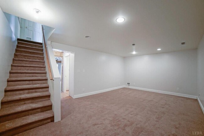 Building Photo - 1040 Blue Ridge View Cir