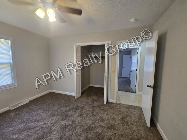 Building Photo - Spacious three bedroom West Columbia home