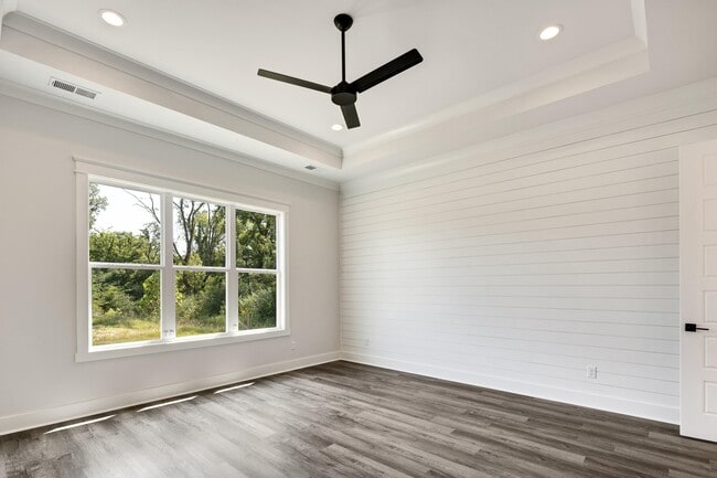 Building Photo - 5030 Jon Oak Dr