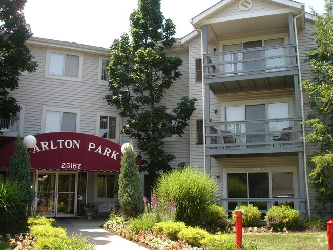 Nicely landscaped grounds - Carlton Park