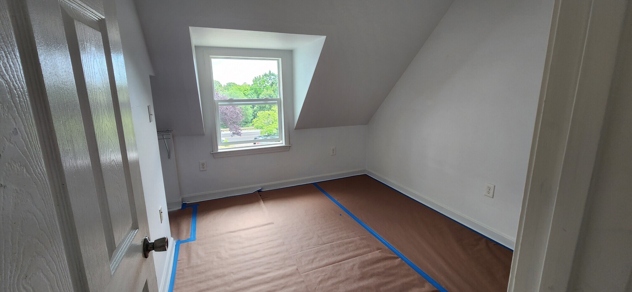 Building Photo - 391 Newport Ave