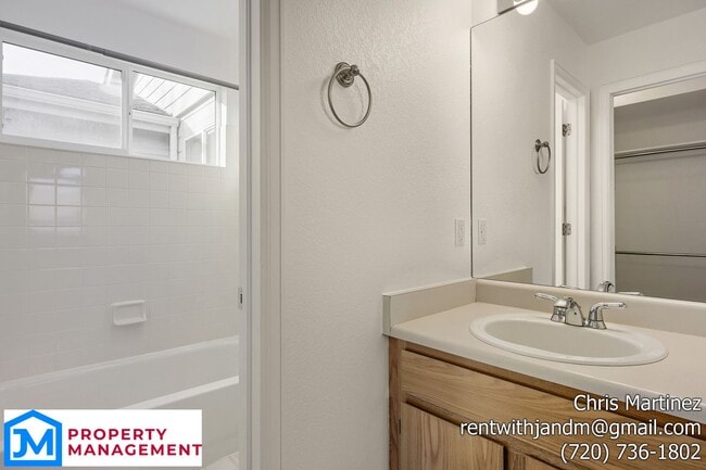 Building Photo - 543 W 114th Way