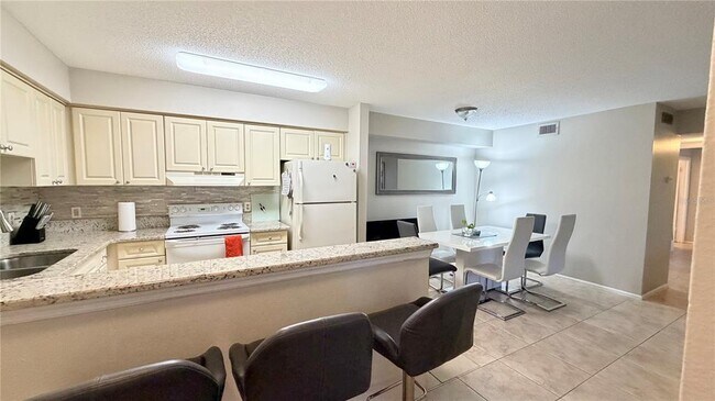 Building Photo - 9481 Highland Oak Dr