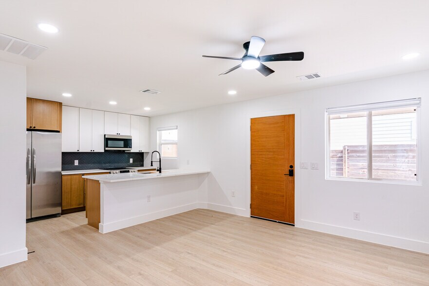 Building Photo - 1142 Mansell Ave