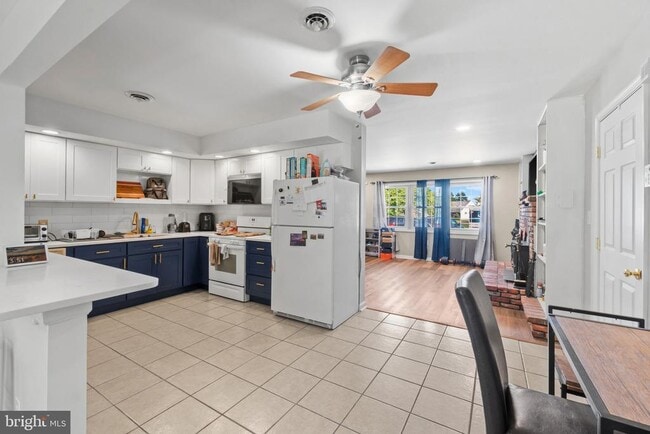 Building Photo - 10 N Meadow Dr