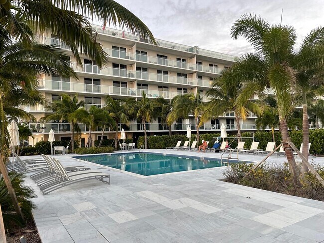 Building Photo - 2560 S Ocean Blvd