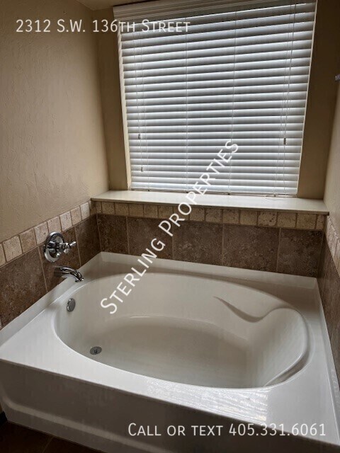 Building Photo - 2312 SW 136th St
