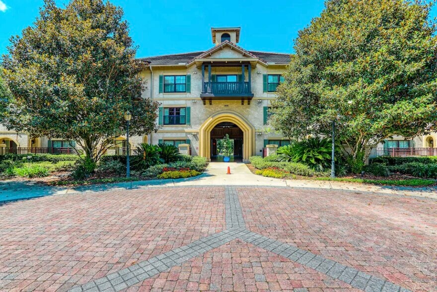 Building Photo - 945 Registry Blvd