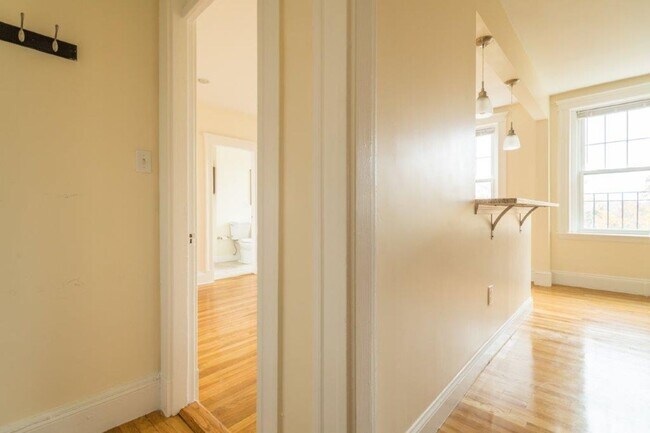 Building Photo - Spacious studio in Brighton
