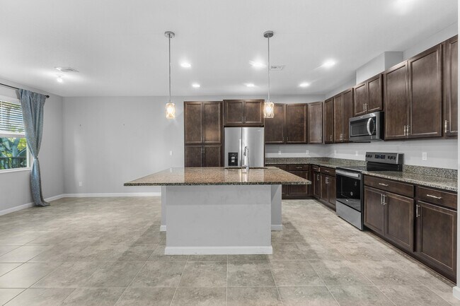 Building Photo - 16474 Helix Ct