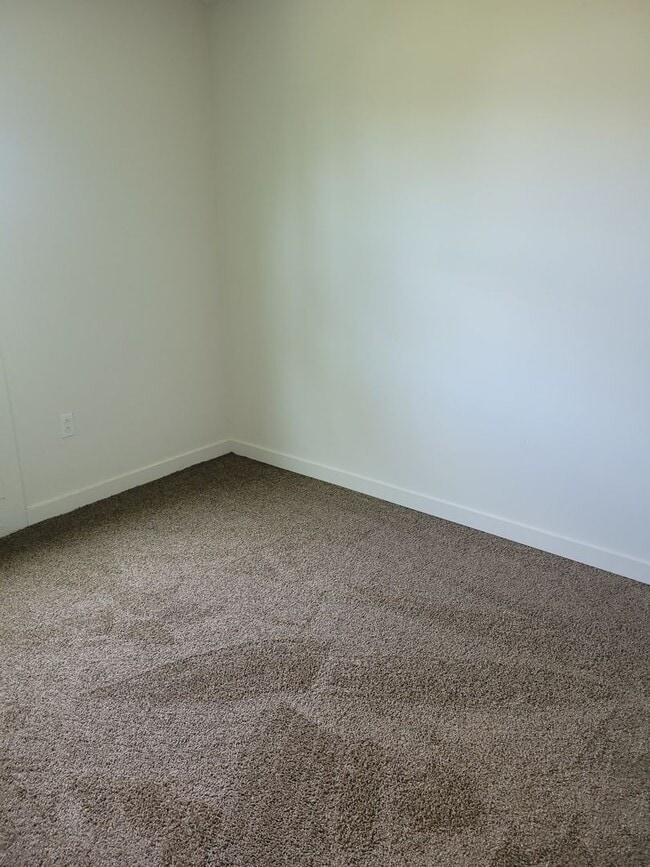 Building Photo - Cute 3 bedroom 1 bath!