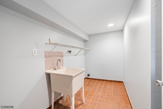 Building Photo - 21 Personette St