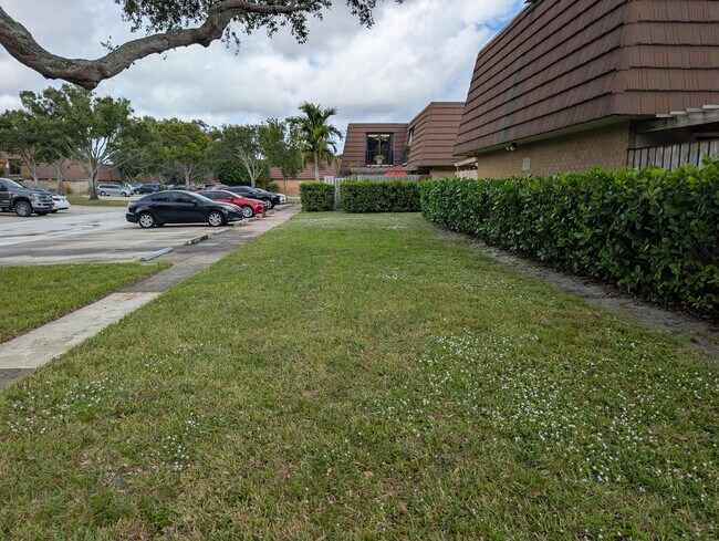 Building Photo - 1908 19th Ln