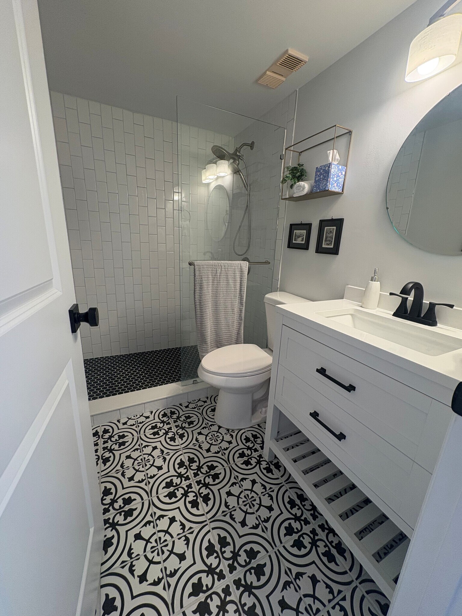 Guest Bath - 6051 Sun Blvd