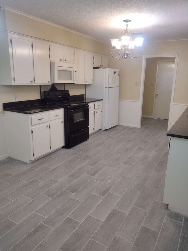 Building Photo - 402 S Wofford St