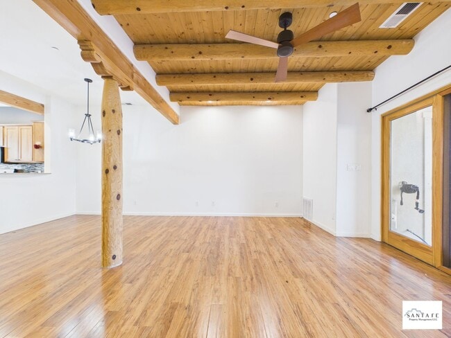 Building Photo - Two Level Townhouse Available February 1, 2026