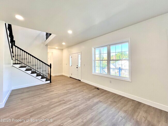 Building Photo - 105 Black Walnut Dr