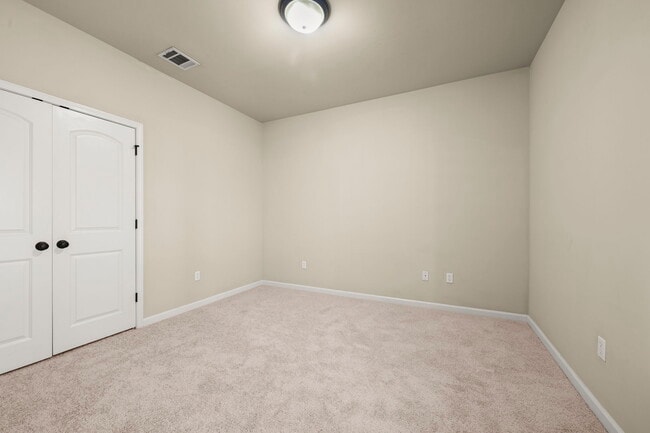 Building Photo - 37184 Sills Dr